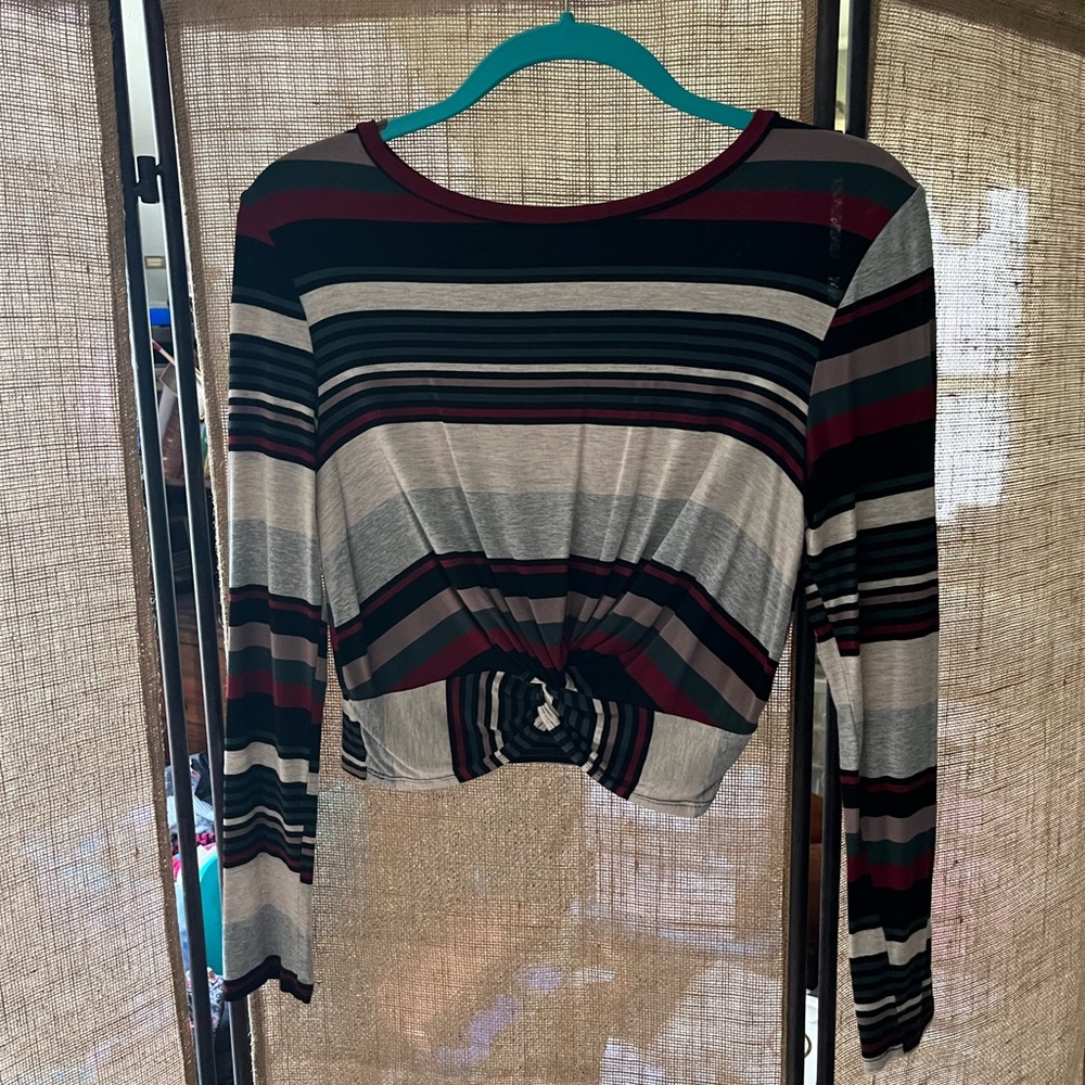 2/$8 ❗️gaze | long sleeve crop top